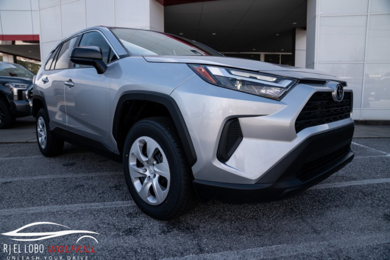 Toyota RAV4 LE 2025